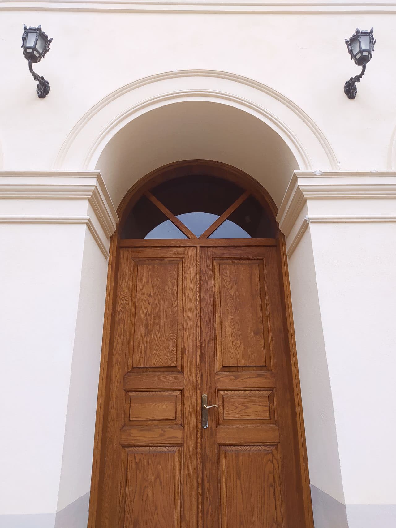 Bespoke arched wood entry door built by TruCrafter